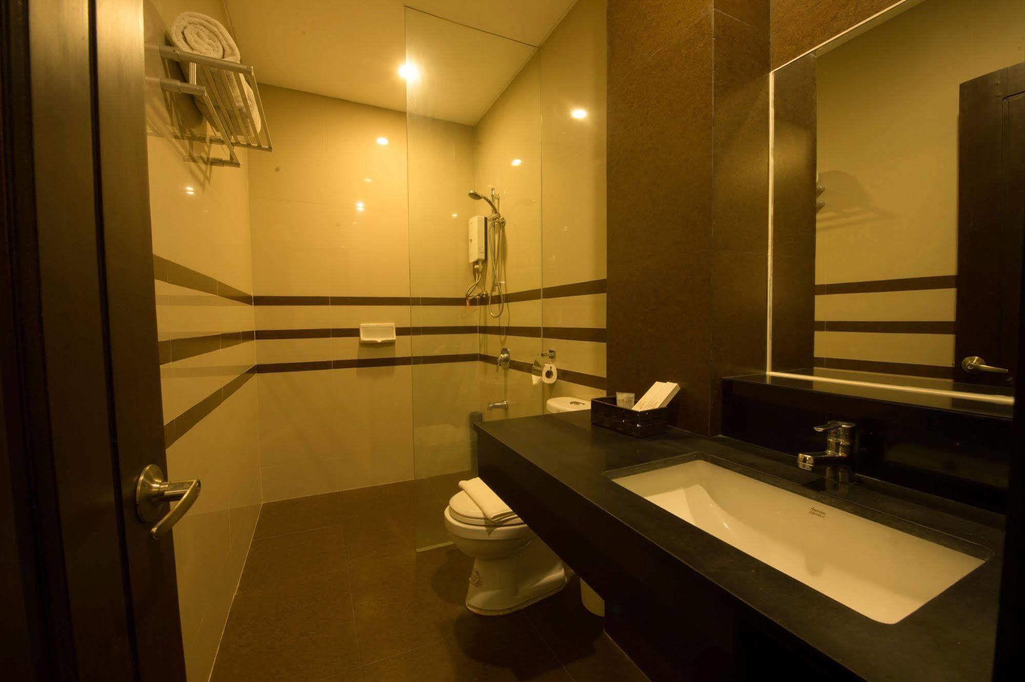 Infinity Suites Davao Ngoại thất bức ảnh